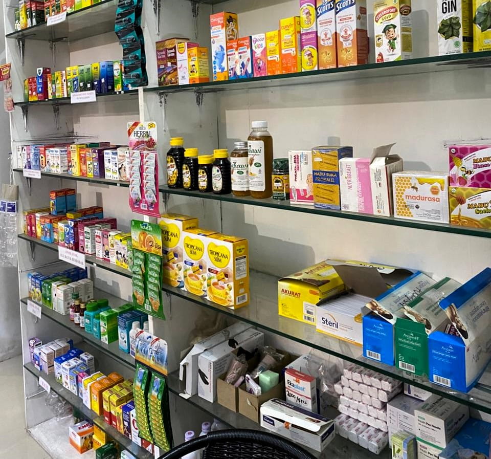 rak obat apotek setia rahman banjarmasin